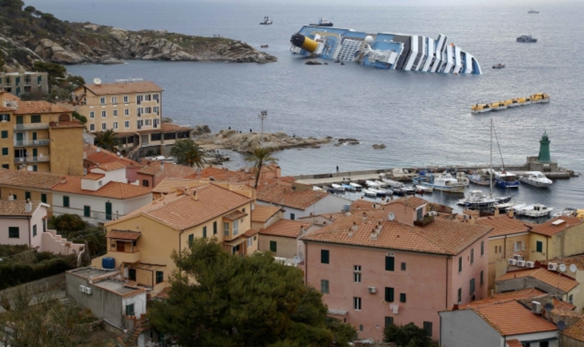 «Αντονέλο, έλα να δεις, είμαστε πολύ κοντά στο Τζίλιο» είπε ο καπετάνιος πριν ρίξει το Costa Concordia στα βράχια