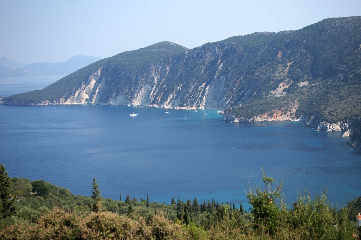 Η απάντηση Καραμπάτσου για τις εκτάσεις στην Ιθάκη