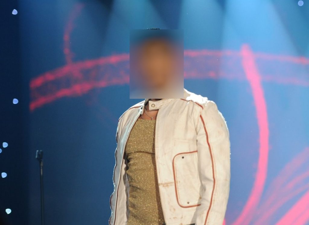 “Θέλω να βιώσω τον έρωτα, αλλά φοβάμαι… Μένω ακόμα με τη μητέρα μου…”