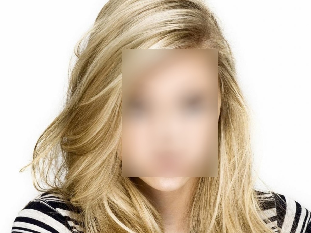 Νεαρή ηθοποιός πέταξε από πάνω της όλα της τα ρούχα!