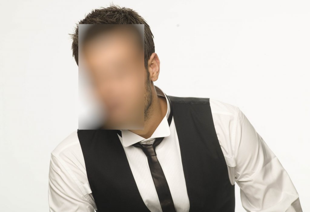 Έλληνας τραγουδιστής αποκάλυψε ότι έχει κάνει σεξ σε μπαλκόνι!