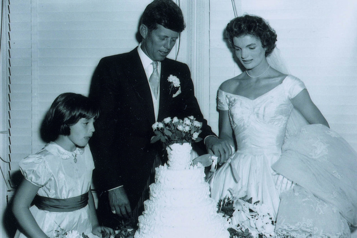 Τζον και Τζάκι Κένεντι: Αδημοσίευτες ΦΩΤΟ του γάμου τους βγαίνουν σε δημοπρασία