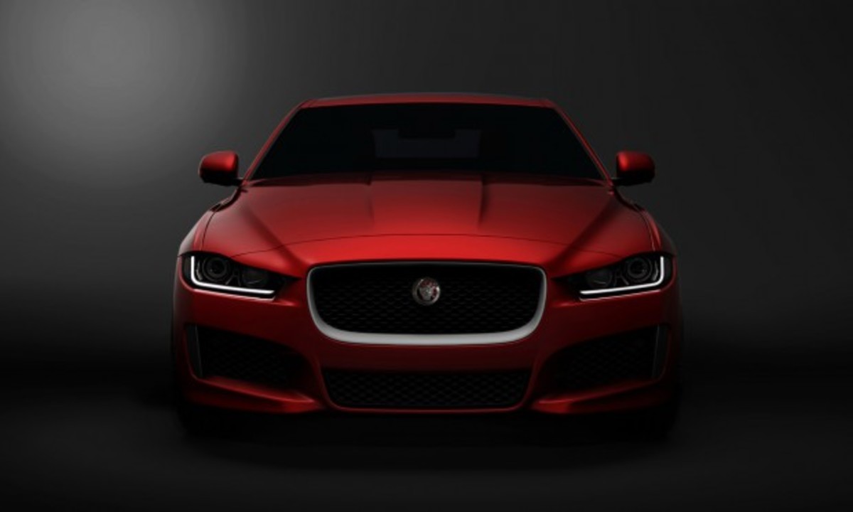 Jaguar: Πρώτη γεύση από τη νέα XE (VIDEO)