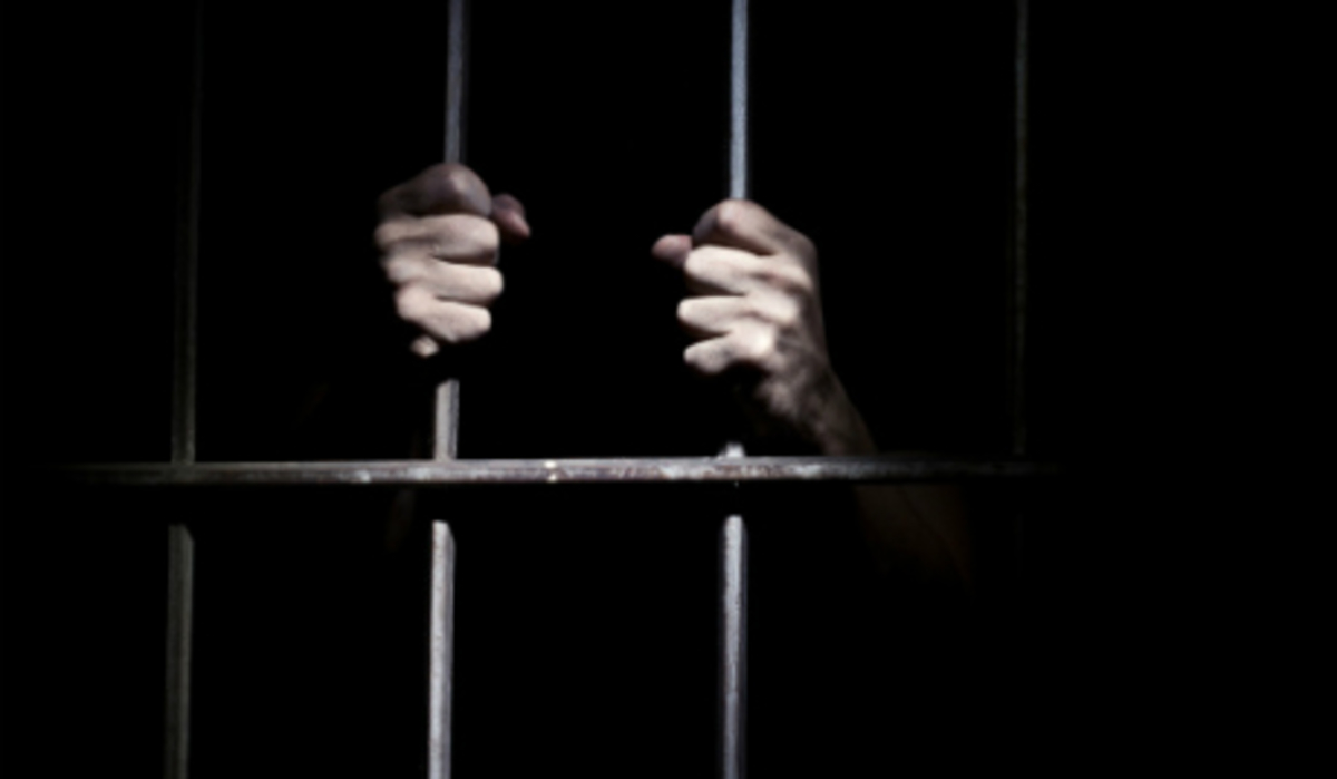 52χρονη είχε ερωτική σχέση με 13χρονο, φίλο του γιου της
