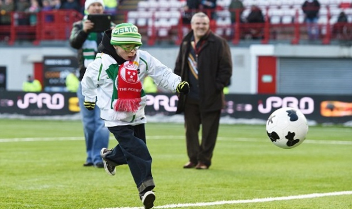 Ο μικρός φίλος του Γιώργου Σαμαρά για το γκολ του μήνα! ΦΩΤΟ