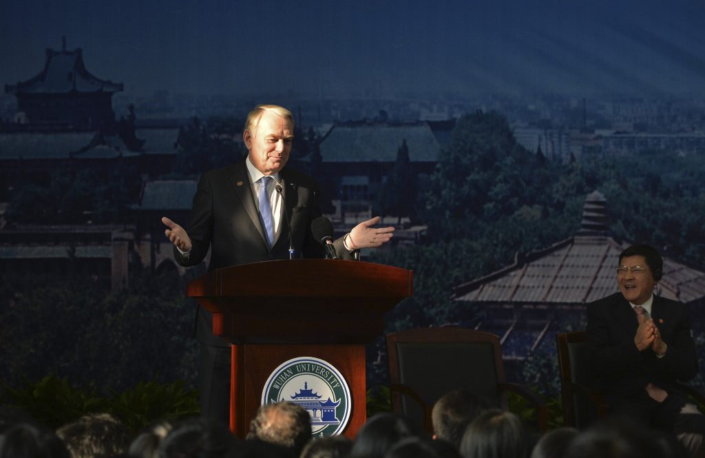 Γαλλία: Η κυβέρνηση δεν θα επαναφέρει τα θρησκευτικά σύμβολα στα σχολεία