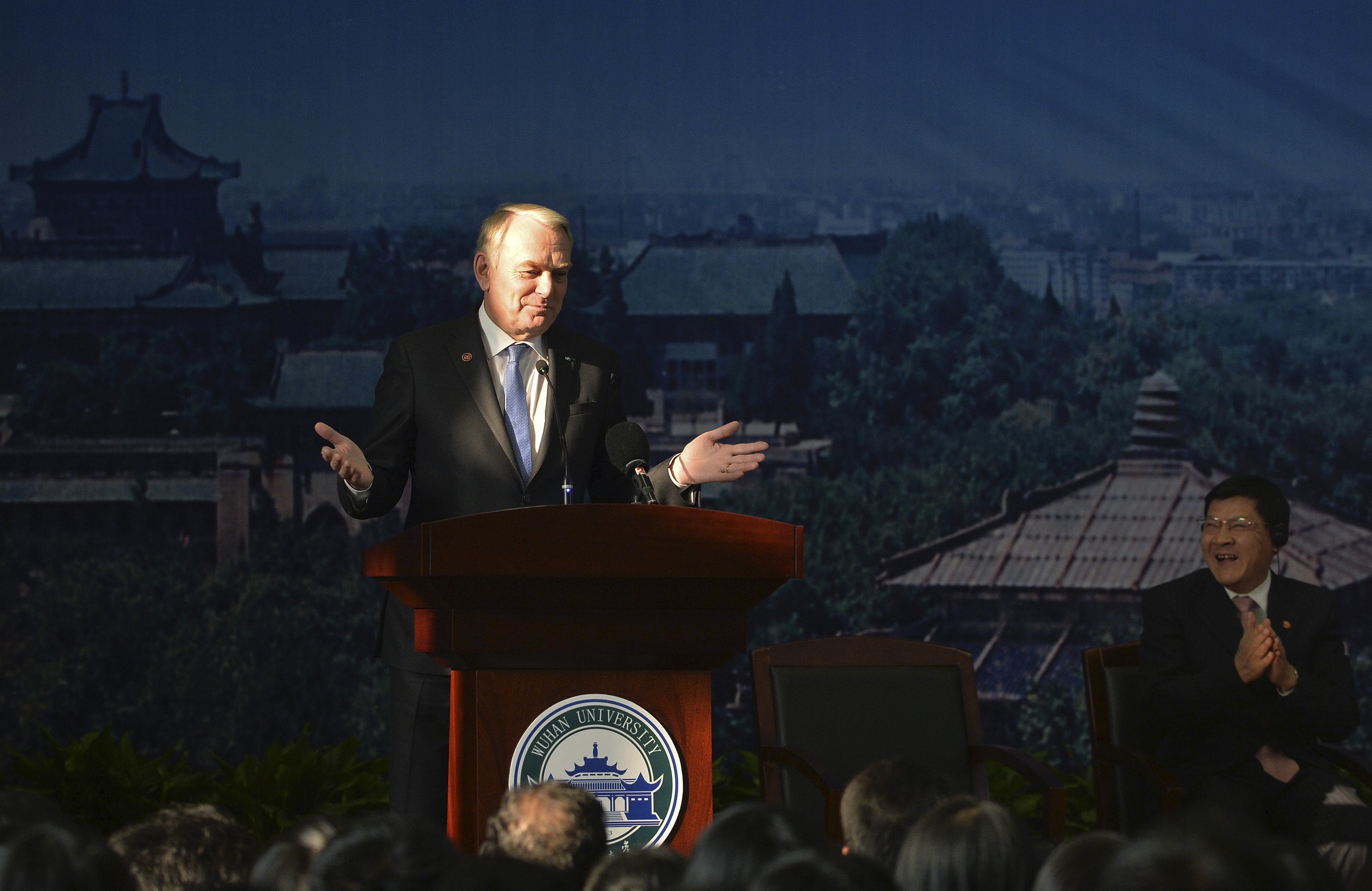 Γαλλία: Η κυβέρνηση δεν θα επαναφέρει τα θρησκευτικά σύμβολα στα σχολεία