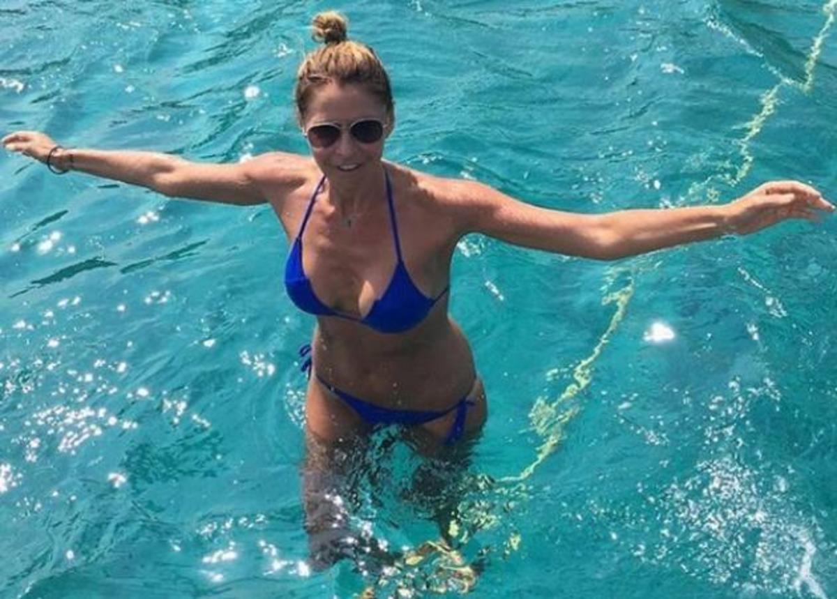 Τζένη Μπαλατσινού: Διακοπές δίχως τέλος στην Πάτμο!