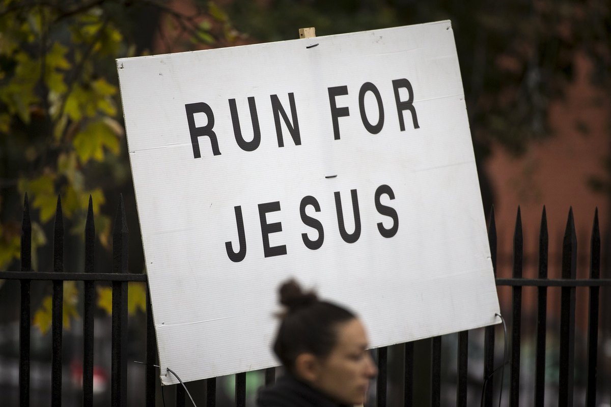 Δύο στους τρεις Αμερικανούς είναι “απολύτως βέβαιοι” ότι ο Θεός υπάρχει