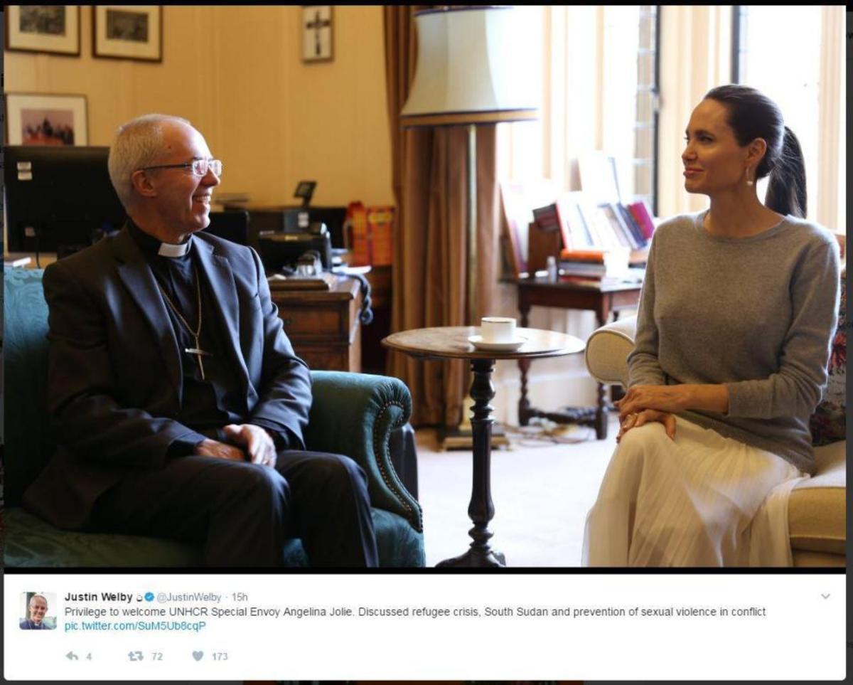 Αντζελίνα Τζολί: Προκλητική εμφάνιση σε συνάντηση με Αρχιεπίσκοπο! Τι “ξέχασε” να φορέσει [pics]