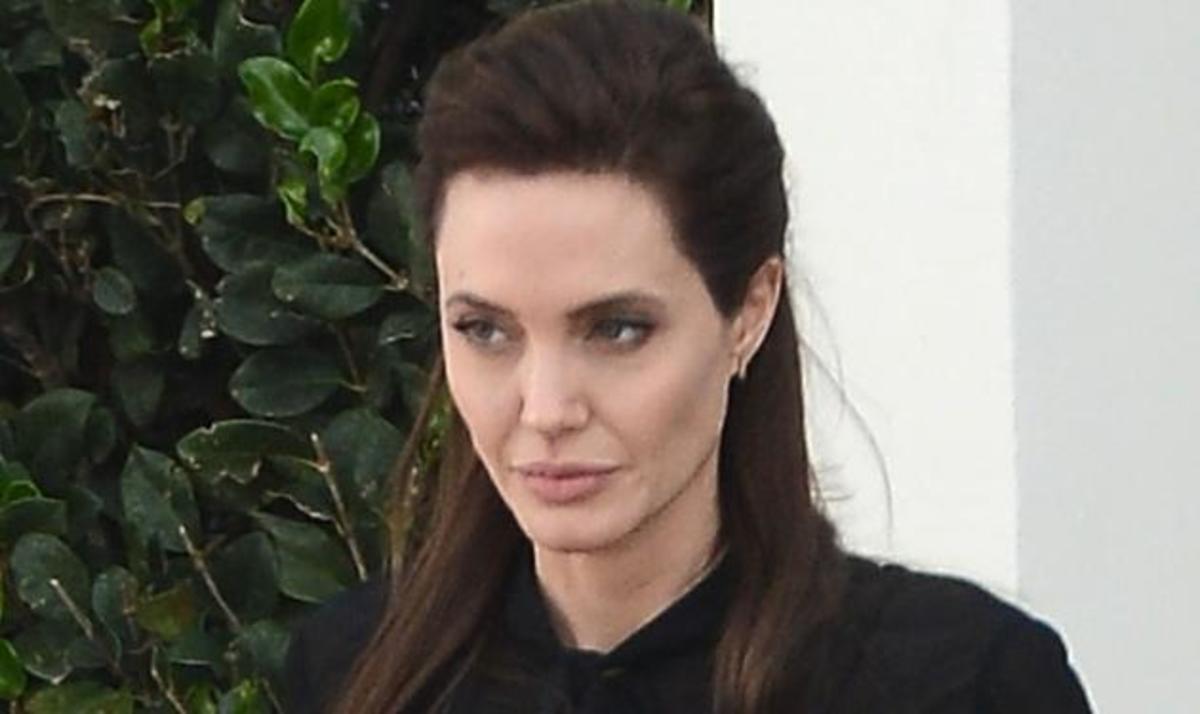 Angelina Jolie: Γιατί γέμισε σπυράκια;