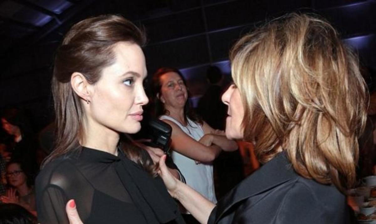 Oscar πιο “άβολης” στιγμής στην Angelina Jolie – Δες την αγκαλιά με την γυναίκα που την πρόσβαλε!