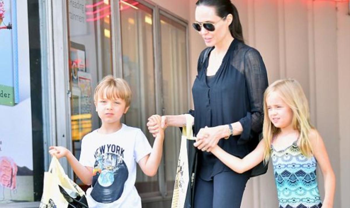 Angelina Jolie: Για ψώνια με τα δίδυμα που έκλεισαν  τα 7 τους χρόνια!