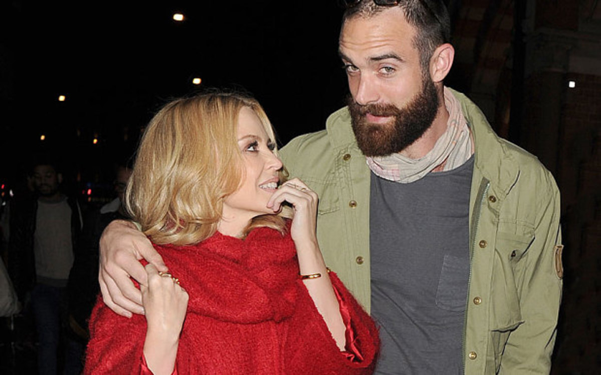 Mέχρι και … τα μαλλιά του πλήρωσε! Η Kylie Minogue ξόδεψε χιλιάδες ευρώ για την μεταμόσχευση μαλλιών του πρώην της!