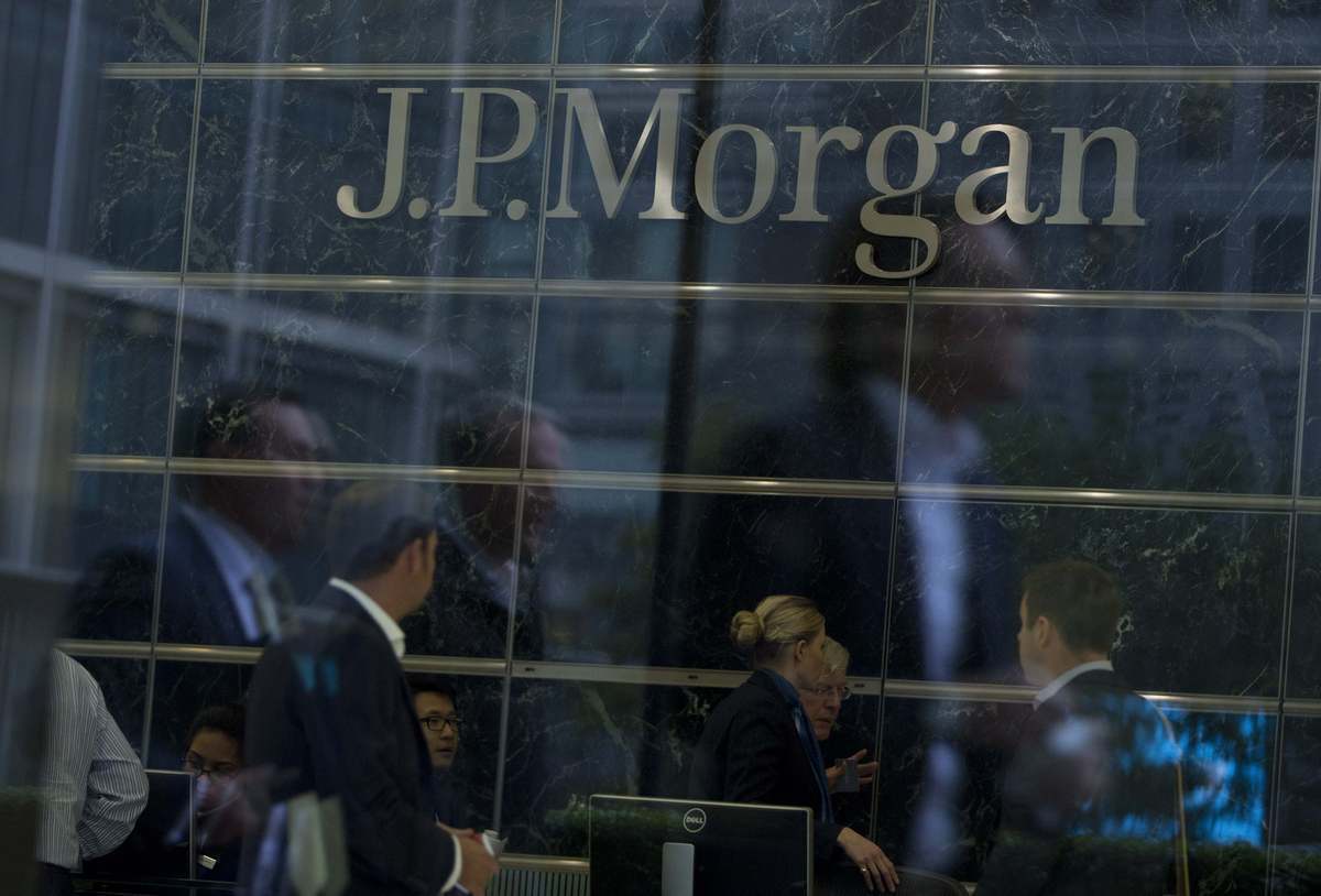 JP Morgan: Οι Έλληνες “σήκωσαν” 3 δισ. από τις τράπεζες πριν τη συμφωνία στο Eurogroup