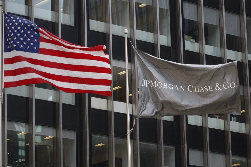 Βλέπουν την πόρτα τρία ανώτατα στελέχη της JPMorgan