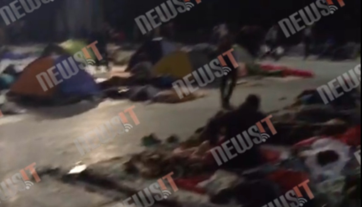 Σκουπιδότοπος το κέντρο Μεταναστών