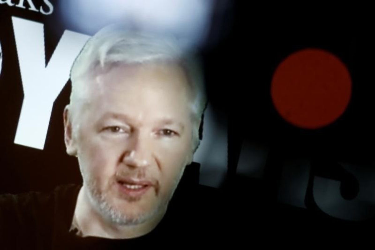 Ανακρίνεται ο ιδρυτής του ιστότοπου WikiLeaks Τζούλιαν Ασάνζ