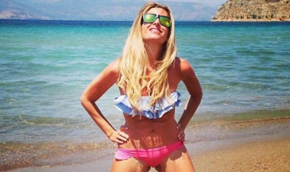 Tζούλη Αγοράκη: Fit και σέξι, απολαμβάνει τον ήλιο και τη θάλασσα! Φωτογραφίες