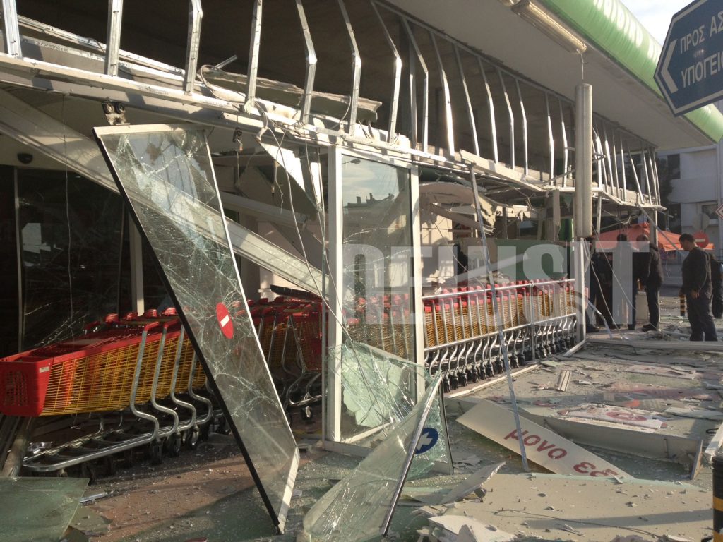 Βομβαρδισμένο τοπίο! Τίναξαν στον αέρα ΑΤΜ στον Άλιμο (ΦΩΤΟ)