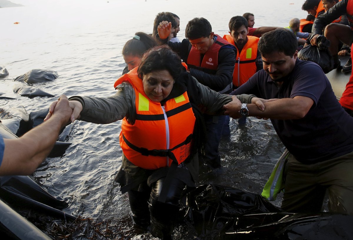 Ο Γιούνκερ συγκαλεί έκτακτη Σύνοδο Κορυφής για το προσφυγικό