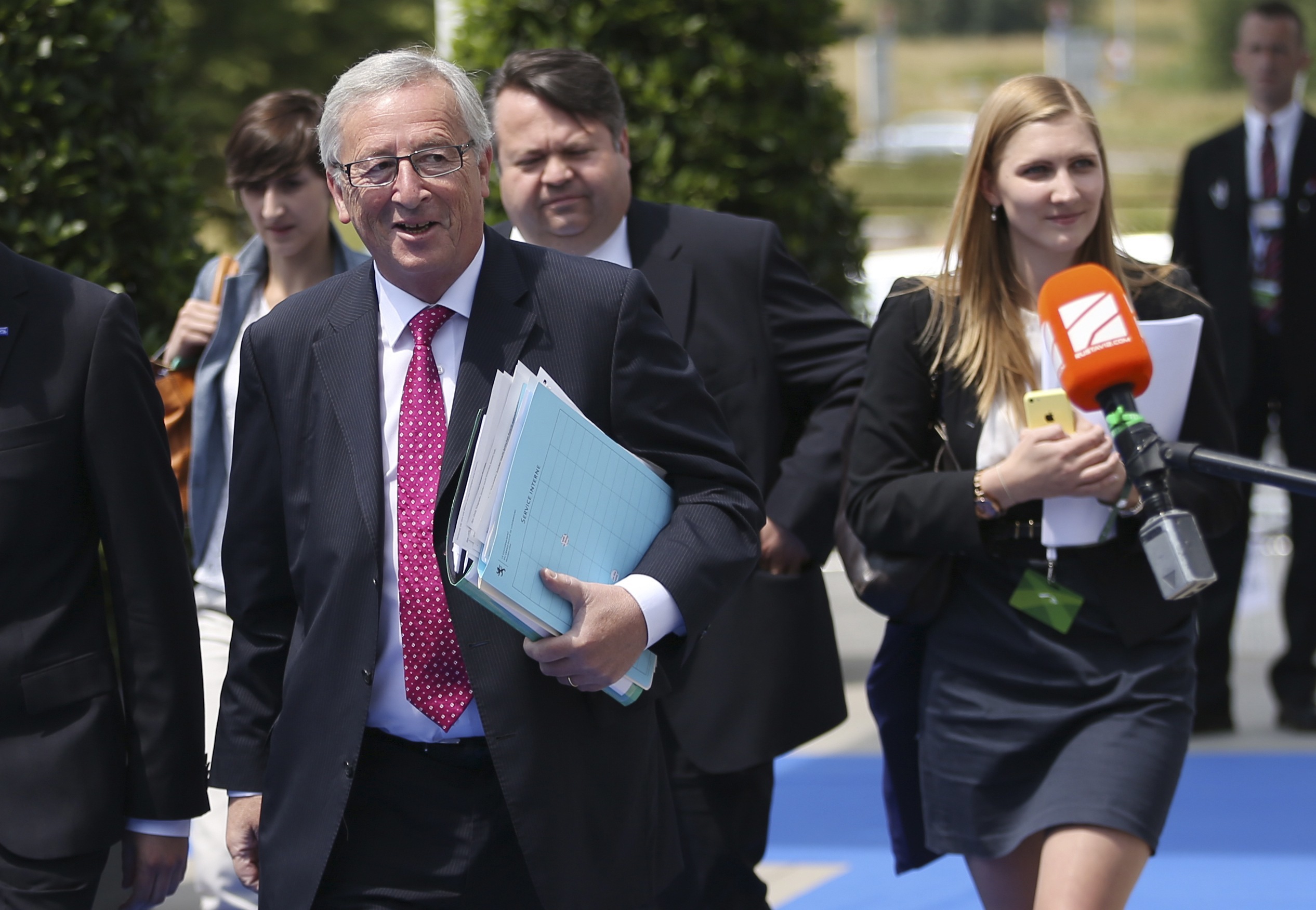 Europolitics: Αδιαμφισβήτητη η νίκη του Γιούνκερ