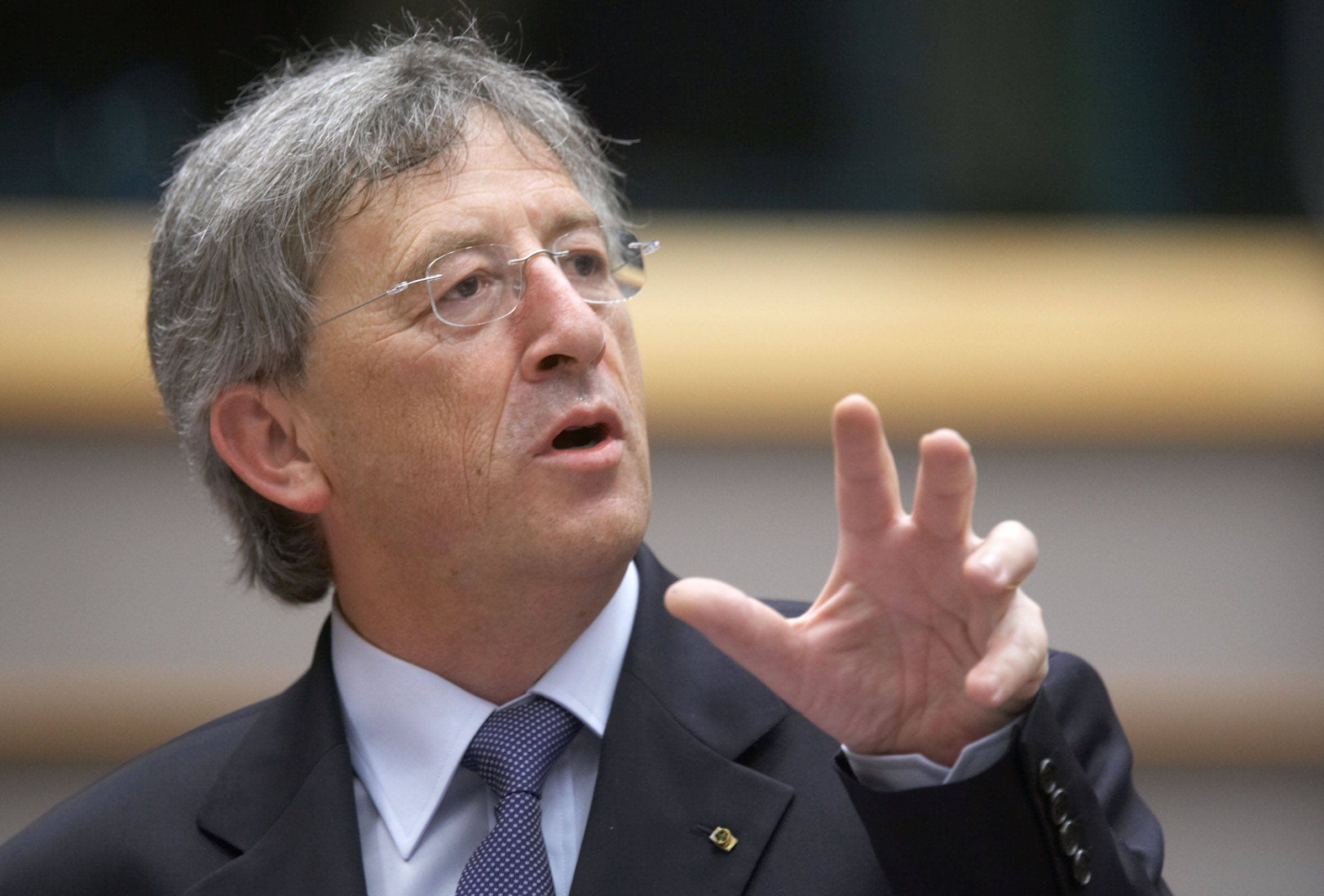 “Διαχειρίσιμη” η αποπομπή Γιούνκερ, λέει γάλλος βουλευτής