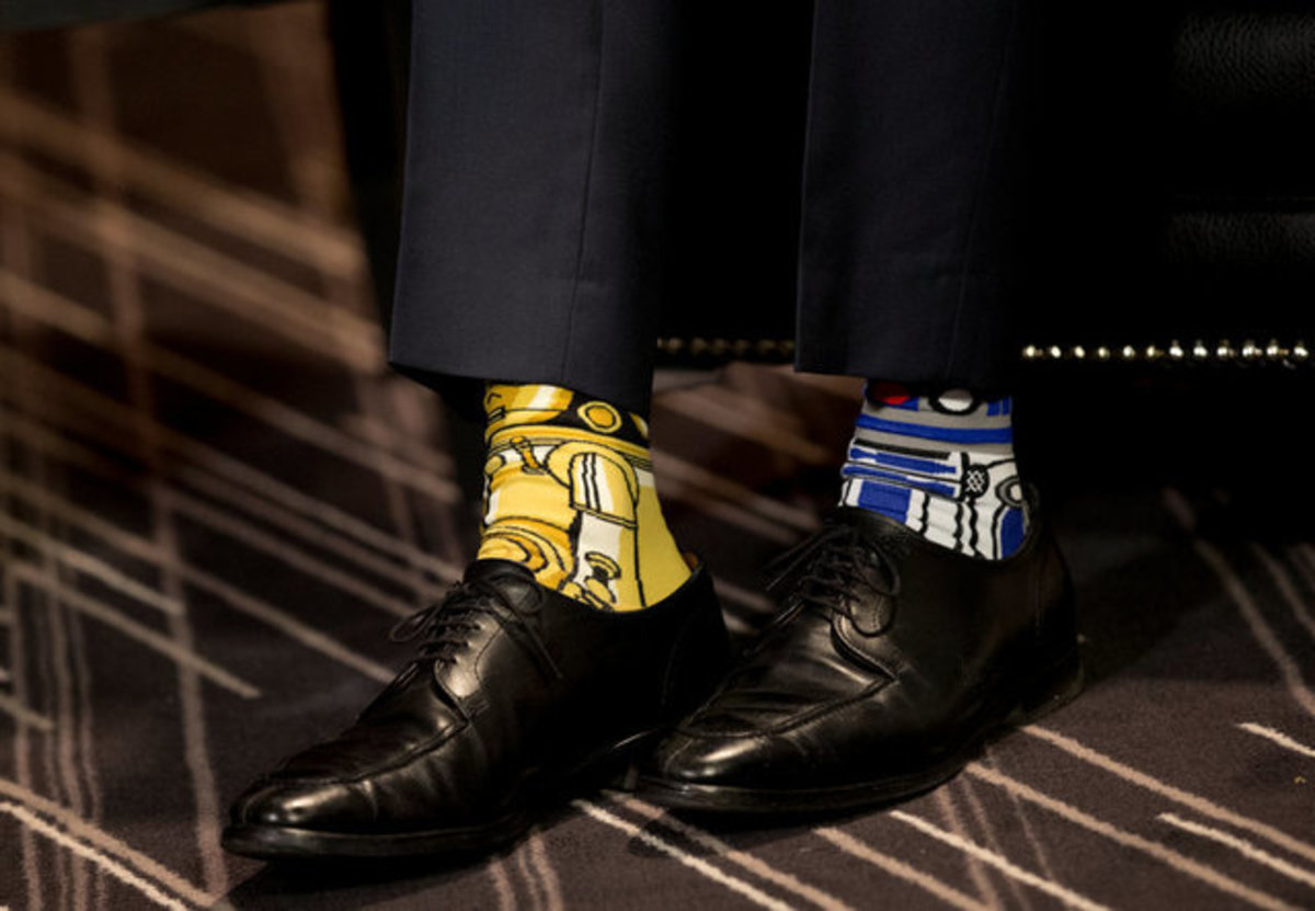 Πολιτικός φόρεσε κάλτσες Star Wars σε επίσημη συνάντηση [pics]