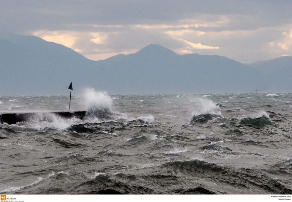 Προβλήματα στις θαλάσσιες συγκοινωνίες λόγω ισχυρών ανέμων