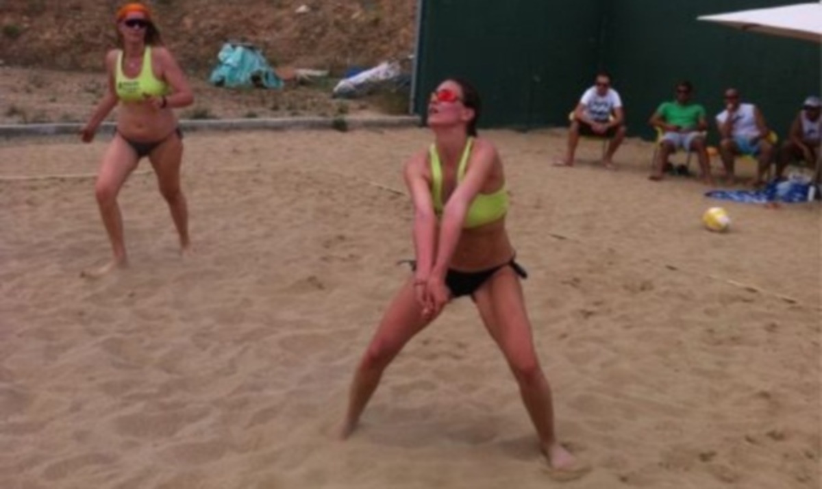 H Δέσποινα Καμπούρη παίζει beach volley! Δες φωτογραφίες
