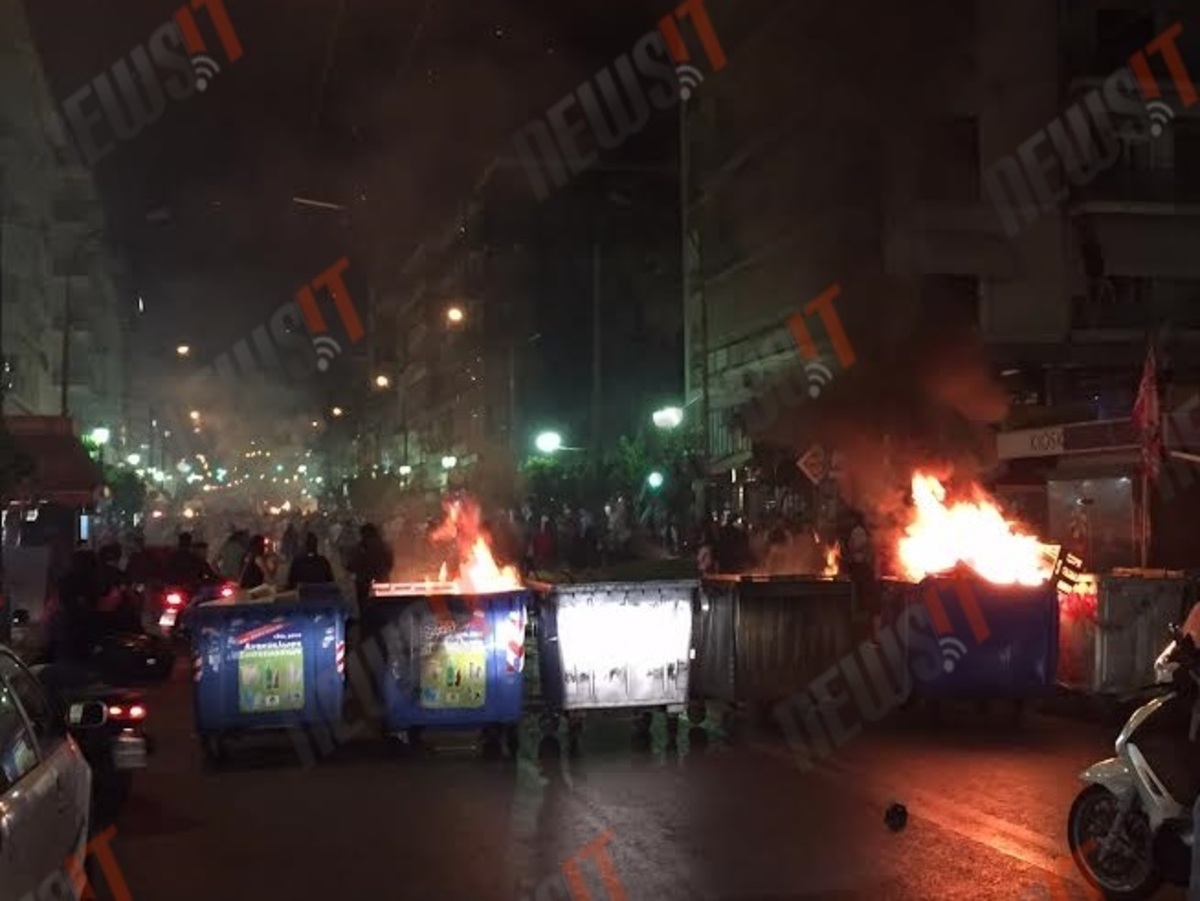 Επεισόδια στον Πειραιά – Έκαιγαν κάδους φωνάζοντας συνθήματα κατά του Παναθηναϊκού – Φωτογραφίες + βίντεο