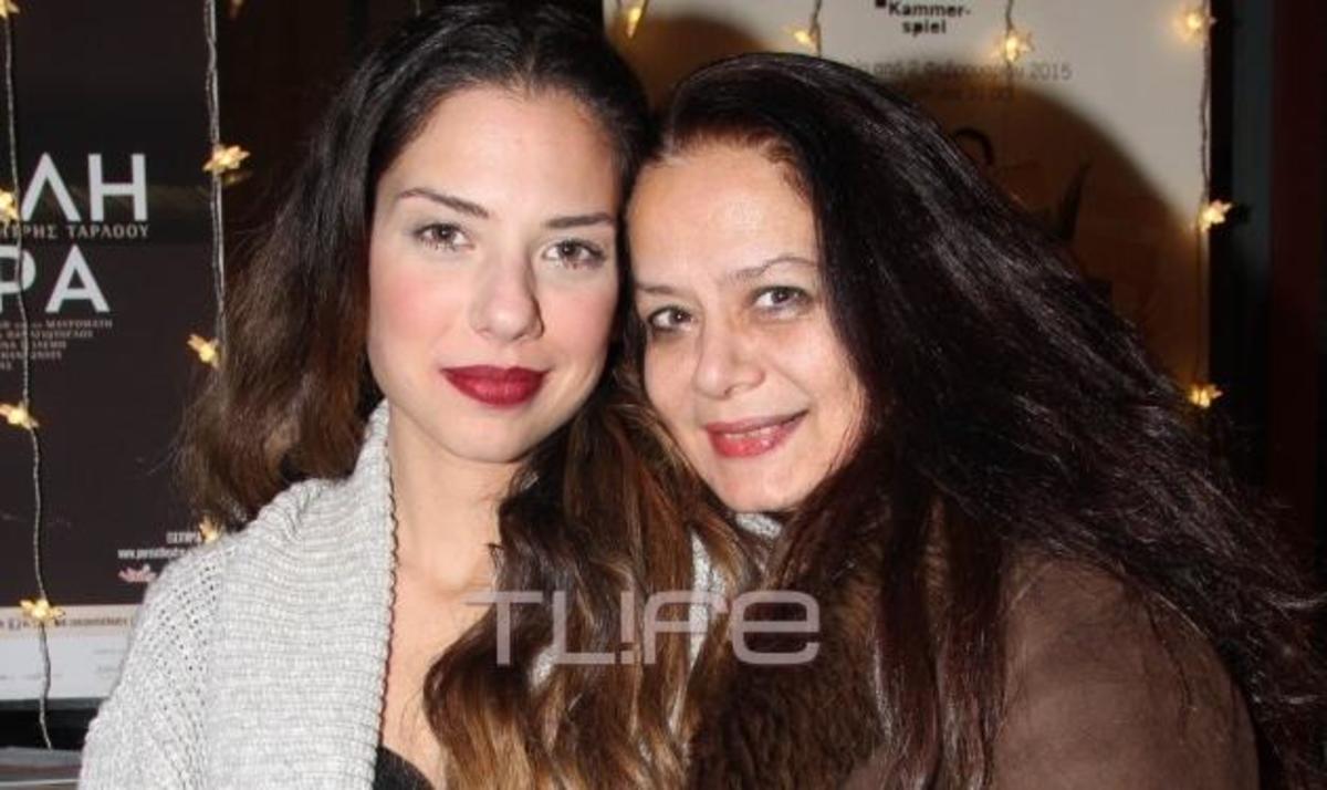 Η Λίλα Καφαντάρη στήριξε την κούκλα κόρη της στην πρεμιέρα της!