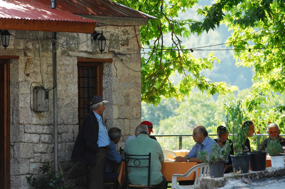 “Σήκωσε” την ταμειακή μηχανή, αλλά τον καφέ τον πλήρωσε!