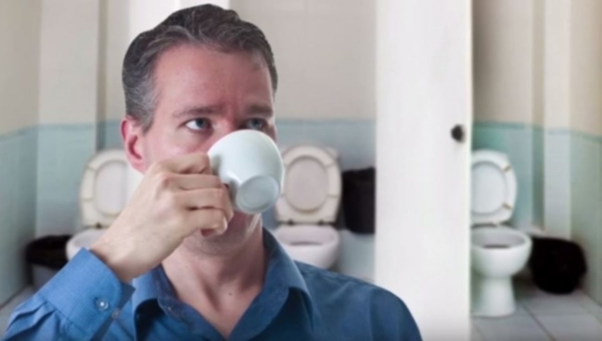 Γιατί ο καφές σας κάνει να… τρέχετε στην τουαλέτα (ΒΙΝΤΕΟ)