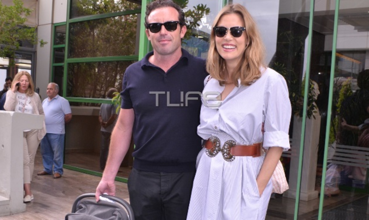 Βίκυ Καγιά: Βγήκε από το μαιευτήριο με την κόρη της