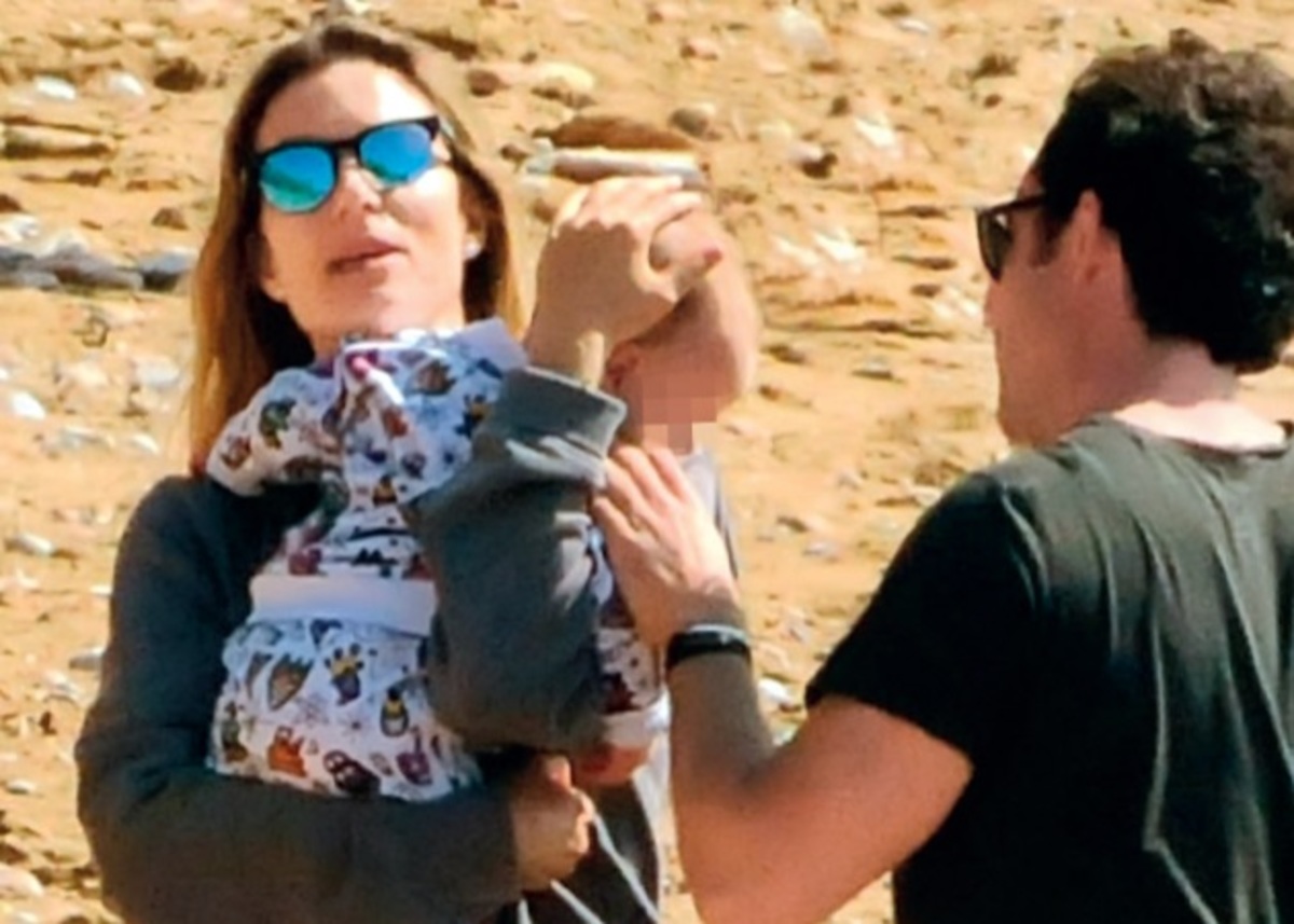 Βίκυ Καγιά – Ηλίας Κρασσάς: Παιχνίδια στη θάλασσα με την κόρη τους! ΦΩΤΟ