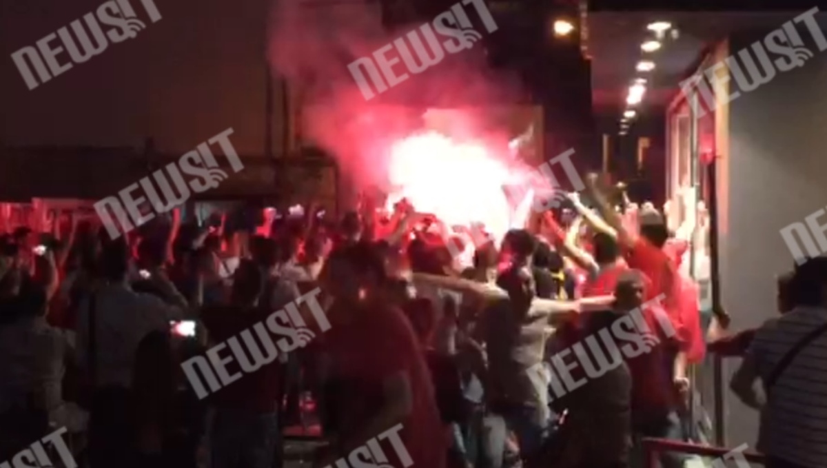 Καίγεται το Καραϊσκάκης