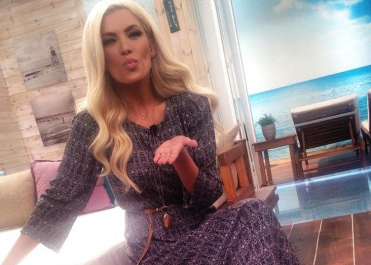 Δες την Κατερίνα Καινούριου με ρόλεϊ στα μαλλιά