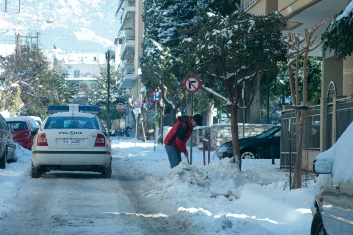 Καιρός Αθήνα – Θεσσαλονίκη: Χιόνια και κλειστά σχολεία [pics]