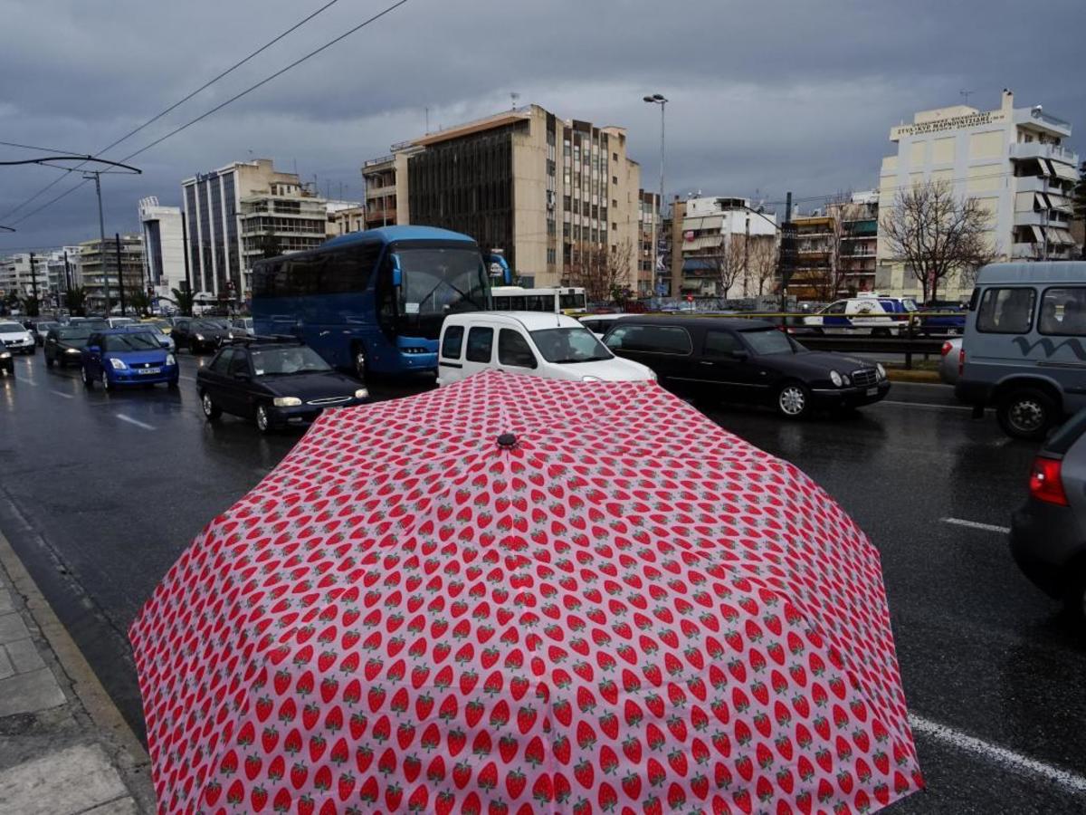 Καιρός: Δεν λέει να φύγει ο Χειμώνας! Βροχές και καταιγίδες σε όλη τη χώρα