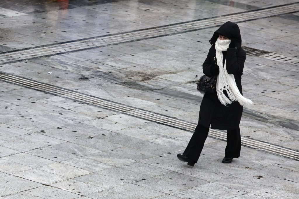 Χειμώνας μέχρι και την Τρίτη – Προβλήματα από τις χιονοπτώσεις