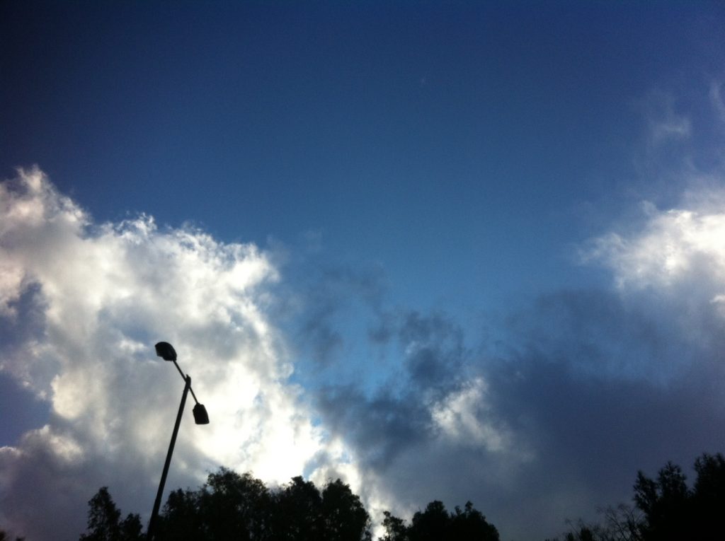 Βοριαδάκι και συννεφιά – Ο καιρός σήμερα