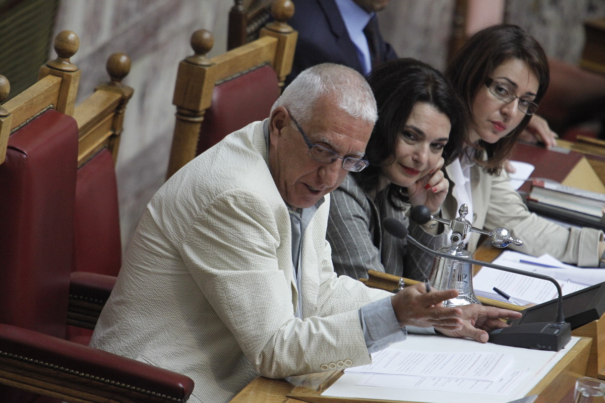 Ερώτηση στη Βουλή για το κόστος στο λουκέτο σε έξι κανάλια