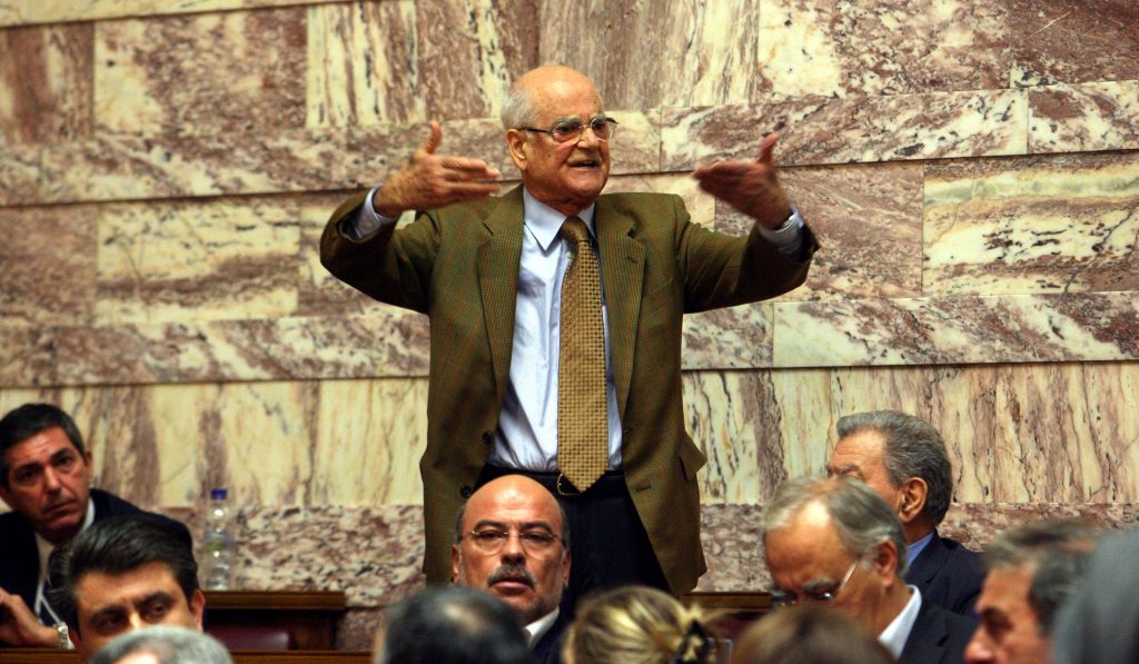 Απόστολος Κακλαμάνης: “Τι είμαι εγώ; Εξωφυλαρούχα;”