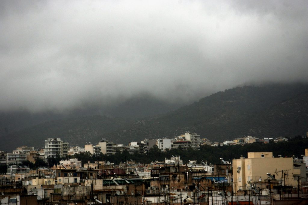 Βροχές, καταιγίδες και… αφρικανική σκόνη – Όλη η πρόγνωση του καιρού