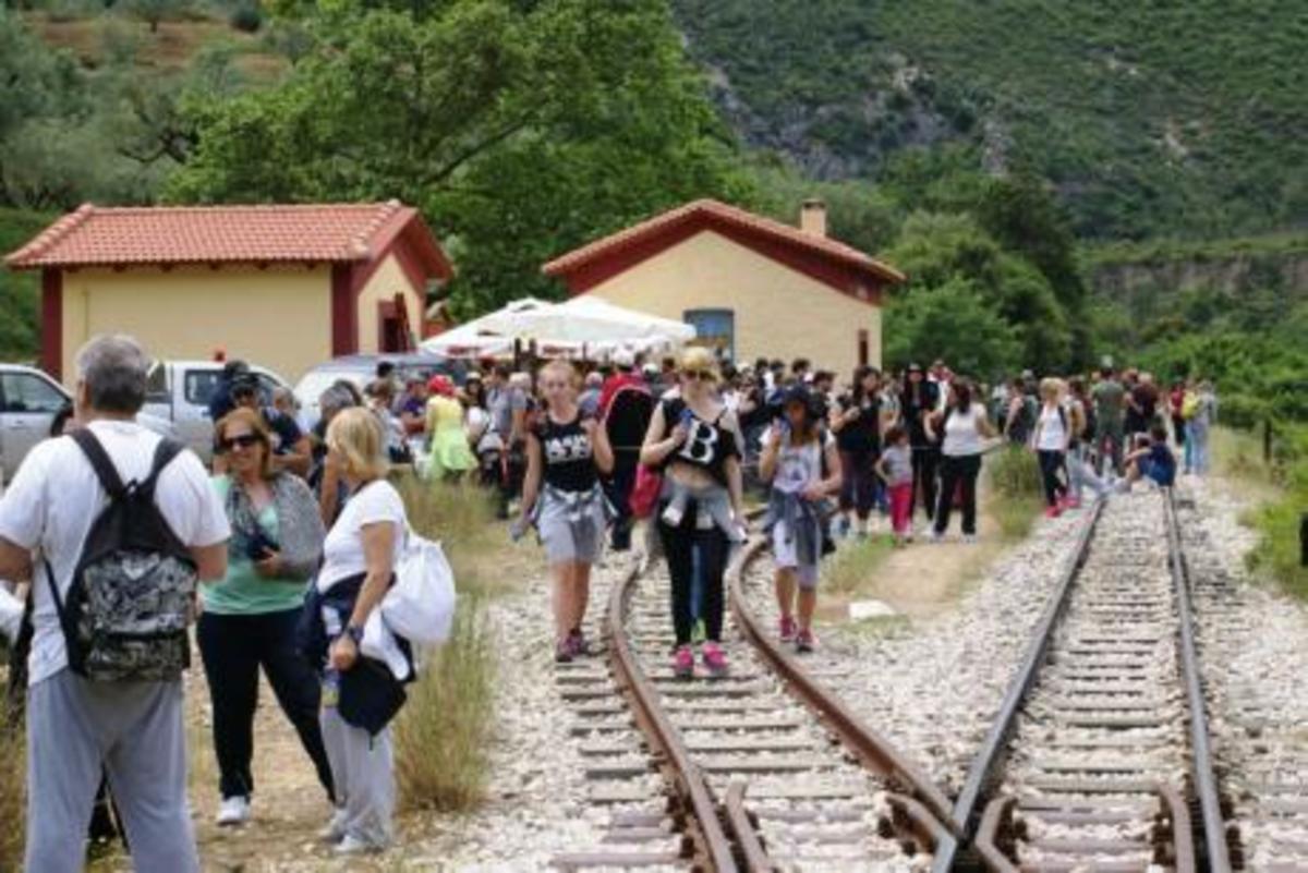 Καλάβρυτα: 3.500 πεζοπόροι κατέβηκαν το φαράγγι του Βουραϊκού! (ΦΩΤΟ)