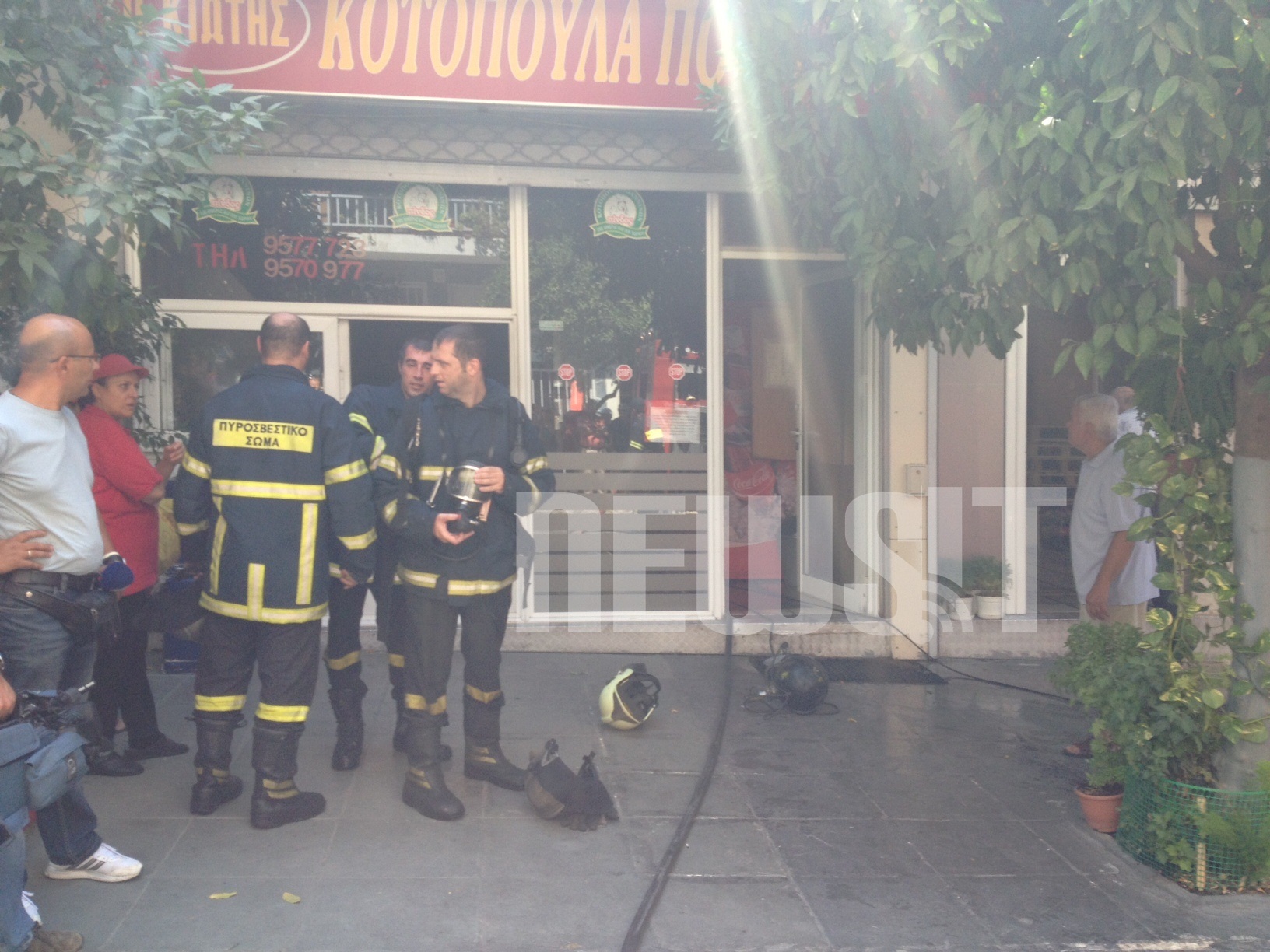 Η φωτιά εκδηλώθηκε λίγο μετά τις 2 το μεσημέρι