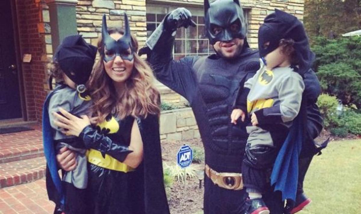 Καλομοίρα: Γιατί έντυσε τα δίδυμα…Batman;