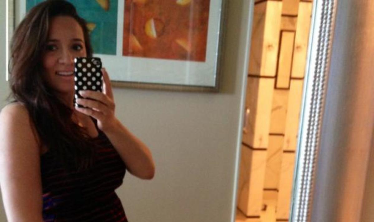 Η Καλομοίρα μας δείχνει τη φουσκωμένη κοιλίτσα της!