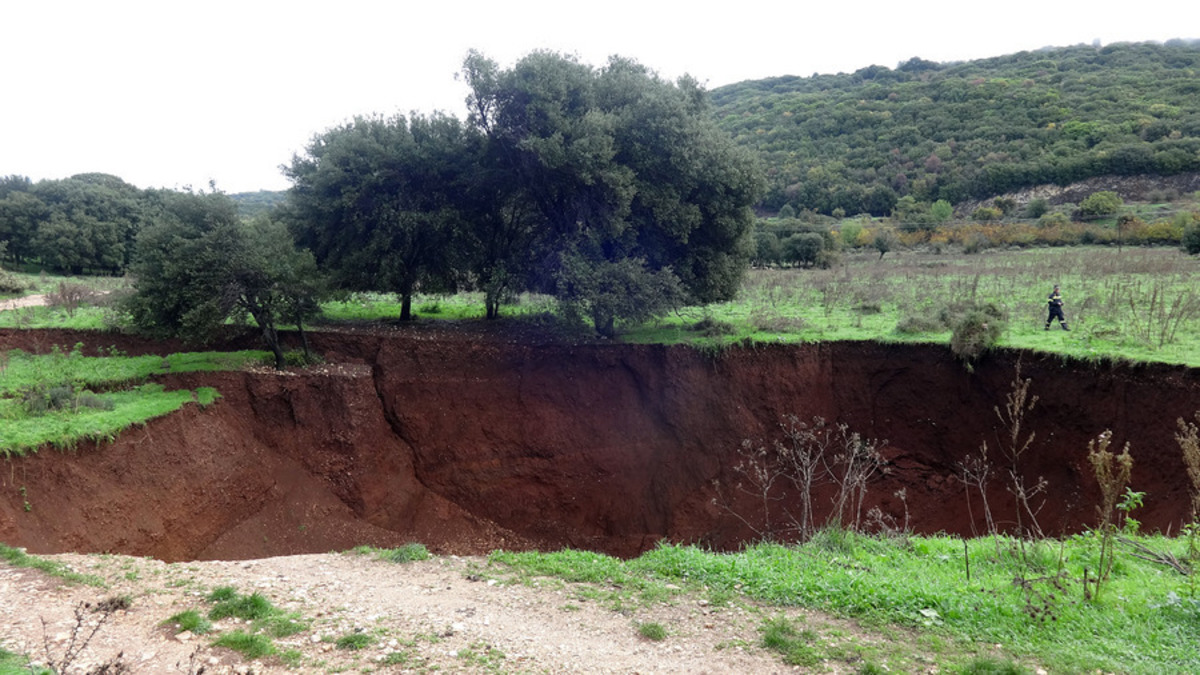 Σεισμός στα Γιάννενα: Νέο βίντεο από τον “κρατήρα” που άνοιξε στο Καλπάκι – Πρωτοφανείς εικόνες